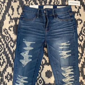 Jeans fit nicely ! Brand new